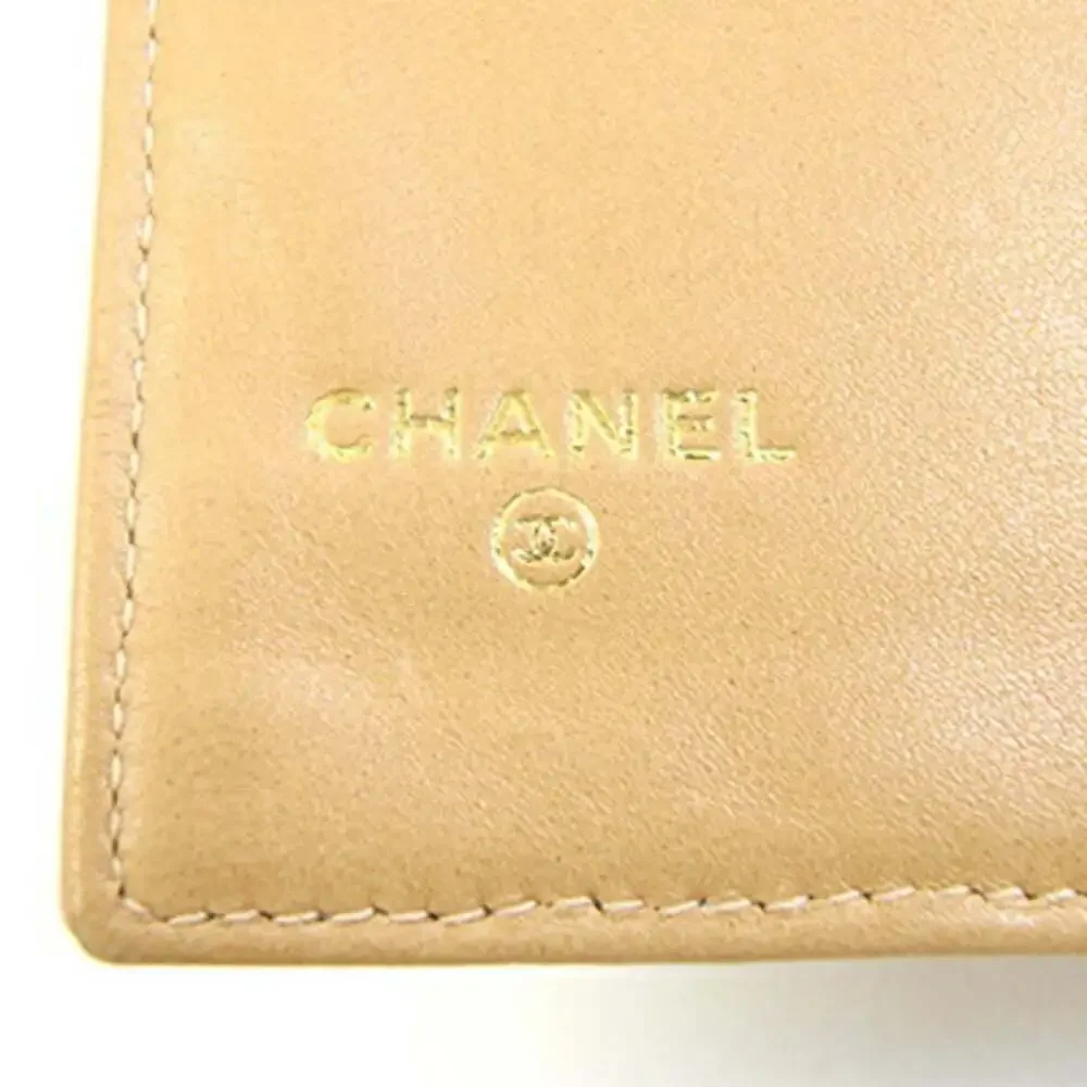 CHANEL very few 10